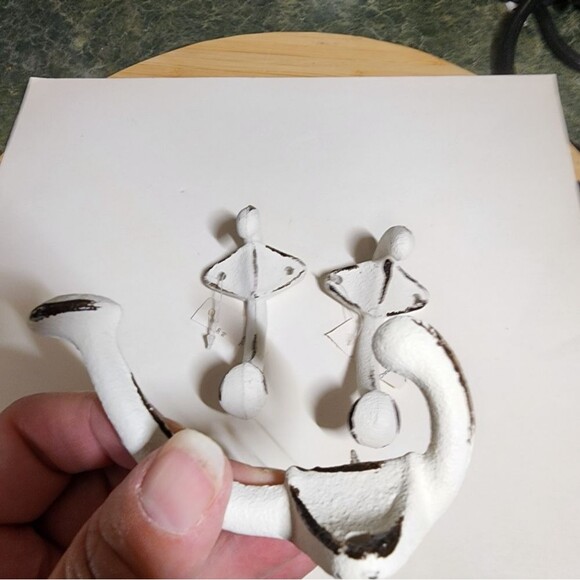 4 Piece Antique Hooks - Picture 4 of 5